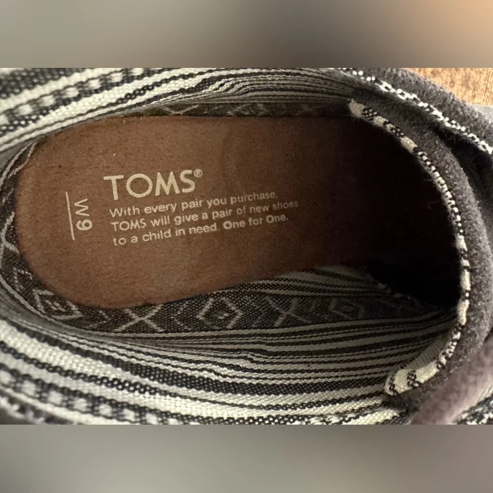 Tom’s Women’s Gray Suede Wedge Booties Size 9